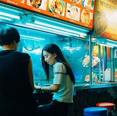 タイ屋台の雰囲気をそのまま楽しんでいただけるカウンター席です