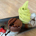料理メニュー写真&nbsp;フォンダンショコラ 抹茶ソフトクリーム付