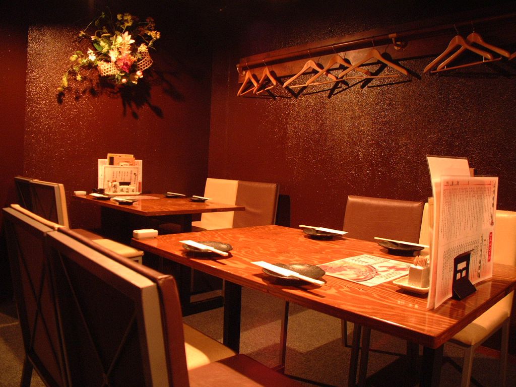 店内は個室もありテーブルも仕切ればプライベート空間も充実♪デートや女子会にも人気★