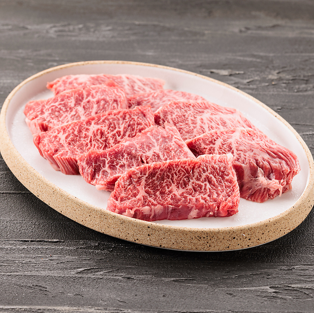 店主が目利きした上質な焼肉を、落ち着いた空間でお楽しみください。極上のハラミもオススメです！
