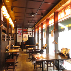 【毎日通いたくなる居酒屋】1階は横並びに座れるカウンター席・2名様で使えるテーブル席、2階には全席掘りごたつ席を完備で、プライベートなご利用に最適な個室もご用意しております◎新鮮な海鮮料理や一品料理がクセになり、毎日でも通いたくなる♪