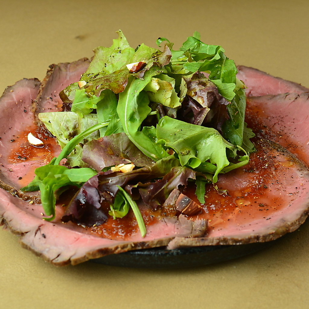 ローストビーフのためだけに、最新鋭の設備を入れるほどこだわりまくりました。群馬県産赤城山麓牛