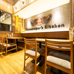 気取らず、温かみがある店内。美味しいお魚を堪能できます。