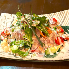 生ハムと３種のチーズのさらだ