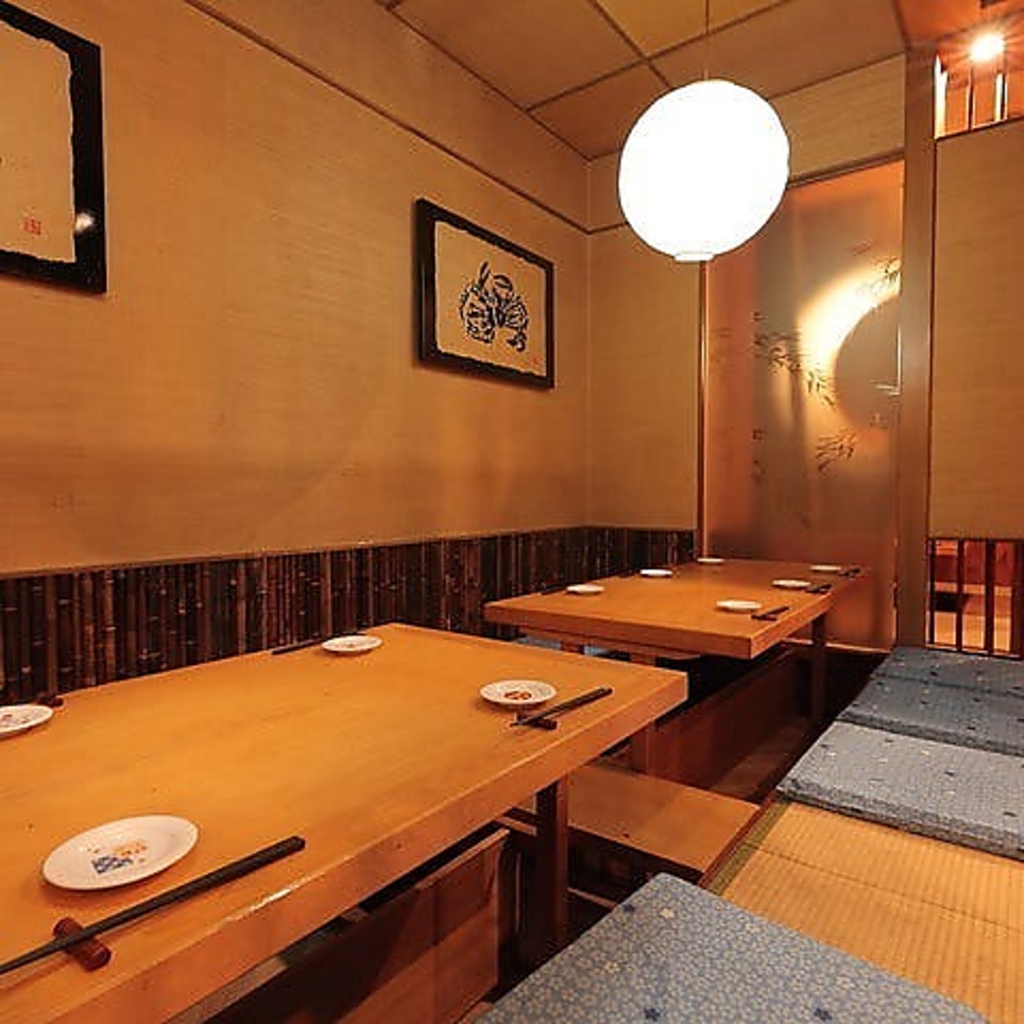 当店はお食事の後の一服までゆったりとおくつろぎいただけるよう喫煙可の空間をご用意しております。