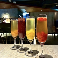 あまおう苺や白桃など◎フルーツスパークリングで乾杯♪の写真