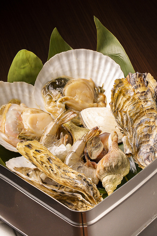 秋の【CUGURIDO名物】海鮮ガンガン焼き宴席7,000円→6,000円（税込）飲放題付！