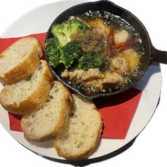 鶏ももとブロッコリーのアヒージョ