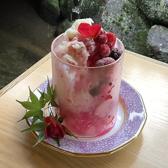 かき氷　いちご