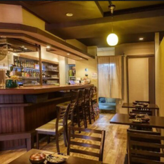 【店内総席数25席】お一人様やサシ飲みなどの少人数のご利用にはカウンター席もオススメ◎気軽にご利用いただけて雰囲気も良いので、サク飲みなどにイチオシです！