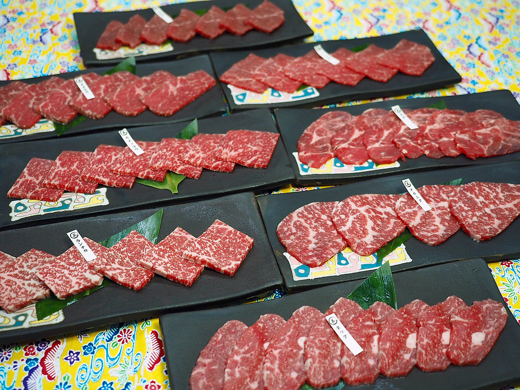 沖縄ブランド牛＆豚あわせて１００種類以上の部位をご用意！！！