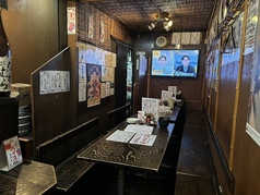 【各種ご宴会に最適!】広々としたレイアウトで、中規模の飲み会や会社宴会、打ち上げに大活躍のテーブル席。木を基調とした落ち着く空間で、ゆったりと寛ぎながら自慢の宴会コースを堪能できます。人気のお席のため、早めのご予約がおすすめです!