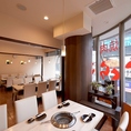 テーブル席はご家族でのランチ会や女子同士のお食事にもピッタリです。ゆったりお肉ランチにお使いください。