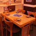テーブル席は毎日、常連様でワイワイ賑わっています！！田町の人気沖縄料理　青空☆宴会は特に予約必須ですよ～！！2階席は6名席×3卓あり、席調整可能、2名席もOK
