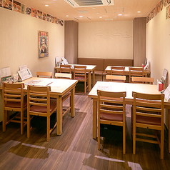 少人数でもご利用いただけるテーブル席もご用意あります♪