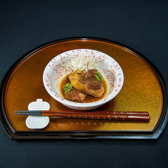 豚軟骨煮込み