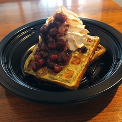 抹茶と黒蜜小豆のワッフル