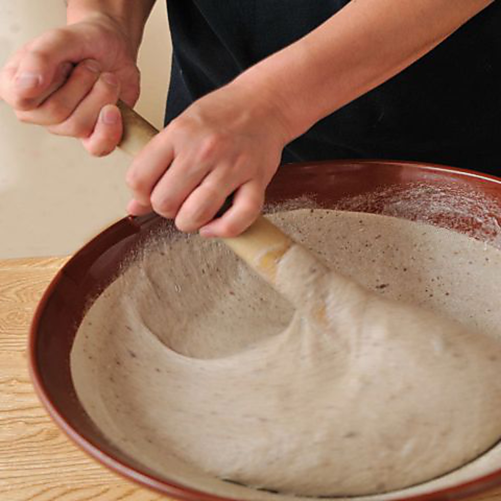 体に優しいヘルシーな自然薯料理や旬の食材を使った季節のお料理を豊富に取り揃えております。