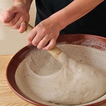 体に優しいヘルシーな自然薯料理や旬の食材を使った季節のお料理を豊富に取り揃えております。