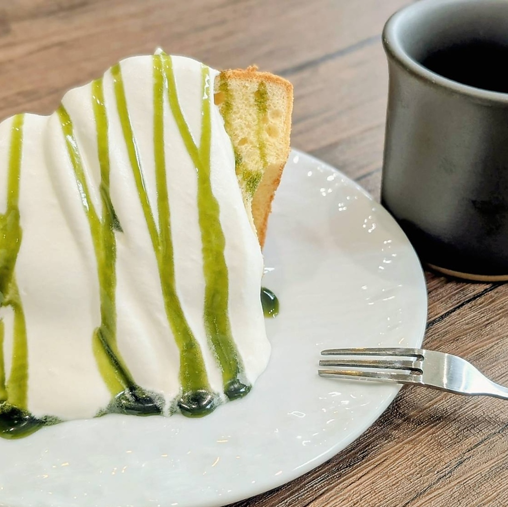 女性人気◎シフォンケーキやバスクチーズケーキなどのカフェメニューも♪