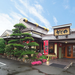 当店は駐車場完備で、遠方からのお客様・団体様も大歓迎。ご親族でのお集まり・ご宴会などにもどうぞ