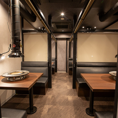 【26名様までの宴会も可能です】宴会にぴったりの堀ごたつ個室。最大26名様ほどの宴会のご対応も可能です◎お気軽にお問い合わせください。