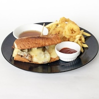 【満足感溢れる一品】ハラペーニョチーズステーキ 