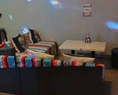 サブフロア　ダーツやカラオケ、シーシャで飲み放題を時間いっぱい楽しもう！