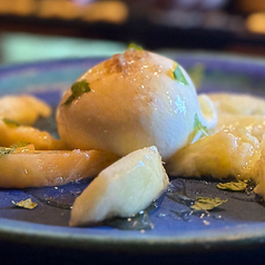 桃とブラータチーズ