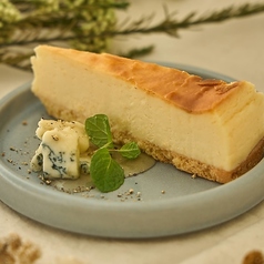 ベイクドチーズケーキと蜂蜜ゴルゴンゾーラ