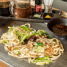 ホルモン焼きうどん 六のコース写真
