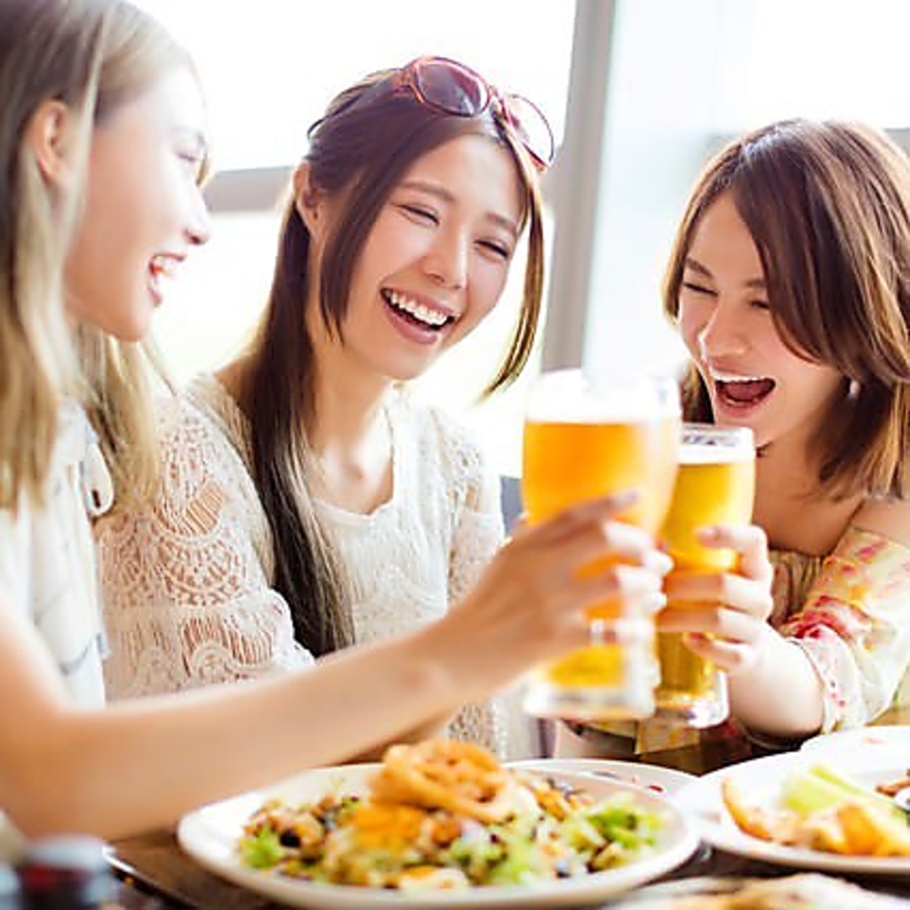 お酒好きな人たちの集まりには、飲み放題が付いたお得な宴会プランも各種ご用意致しております！