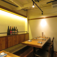 最近出来た個室は最大13名様か、頑張って14名様まで。それ以上の団体様は個室の壁をはずして隣のテーブル席も使用します。