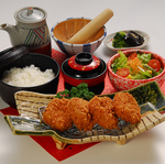 柔らかいお肉をサックサクに揚げた、ヒレカツ御膳！小鉢・サラダ・ごはん・汁物付きで食べ応え満点◎