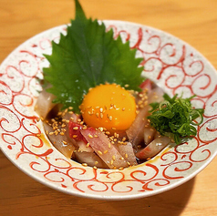 海鮮ピリ辛ユッケ~卵黄添え~