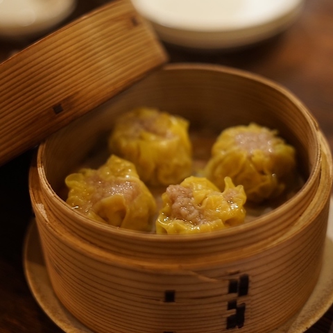 自家製料理と本格中華がお手頃価格で味わえる！駅近、茨木のオシャレ空間バル◎