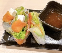 スモークサーモンとクリームチーズの生春巻き