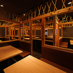 当店ではカップルのお客様向けのカップルシートもご用意しております♪ゆったりとした和モダンな空間でごゆっくりとお寛ぎくださいませ!!デートやディナーにおすすめの少人数用完全個室席は席数が限られているのでご予約はお早めに!!誕生日やサプライズにおすすめのクーポンもご用意♪