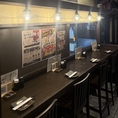 お一人様でも気軽にご利用いただけるカウンター席。お食事やお酒をゆっくりお楽しみいただけます。