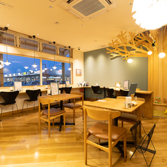 ご友人やご夫婦、恋人と肩を並べてお食事をお楽しみいただけます!素敵なひとときを♪