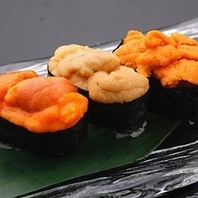 毎日仕入れる旬の食材を仕入れ、特製昆布酢シャリの握り