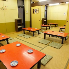 16名のお部屋×2部屋をつなぎ合わせてのご案内OK。もちろん各部屋でのご利用もしていただけます。お気軽にお問い合わせください。