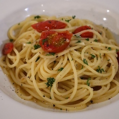 セミドライトマトとアンチョビのオイルソースパスタ