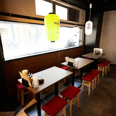 落ち着いたモダンな雰囲気の店内。ゆったりくつろげる、お座敷席もございます！1人様でも団体様でも大歓迎です！