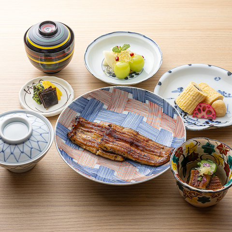 伝統の味わいを受け継いだ、ふっくら食感の本格鰻料理 をご堪能ください！