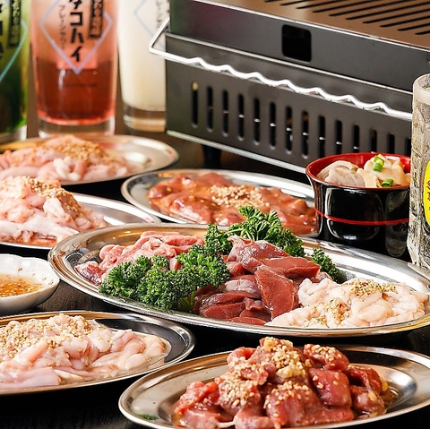 焼肉やラーメン、定食まで楽しめる食堂。ランチや宴会、貸切にも対応。