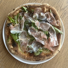 生ハムとフレッシュリーフのビアンカ