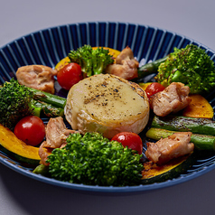 彩野菜と鶏のとろーりカマンベールフォンデュ