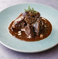 牛頬肉の赤ワイン煮込み