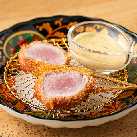 王道のメニューから、その時期の旬の食材を使った串カツ＆おでんを堪能いただけます